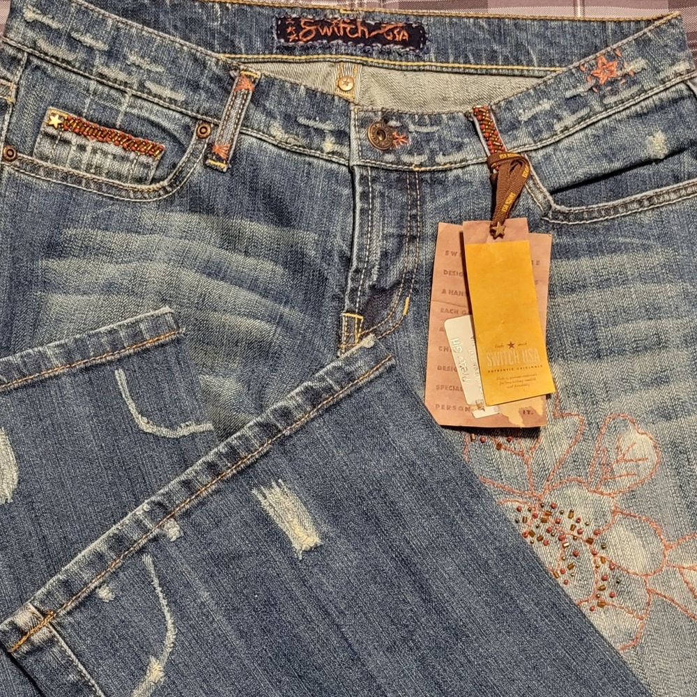 Women's Embroidery Distressed Jeans